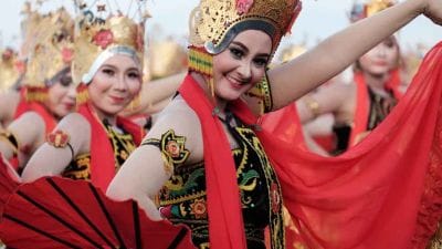 TARI KELOMPOK : Contoh, Sejarah, Properti, Gerakan dan Pola Lantai