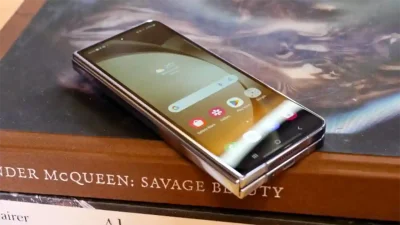 Samsung Galaxy Z Fold 5 vs Z Fold 4: Mana yang Lebih Worth It untuk Dibeli?