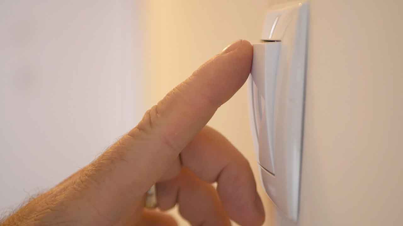 Lebih Sehat Tidur dengan Lampu Menyala atau Mati?