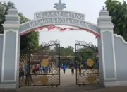 Kepala SMKN 6 Kota Serang Diduga Menghindar Saat Dikonfirmasi Soal Pungli Seragam 3 Kepala SMKN 6 Kota Serang Diduga Menghindar Saat Dikonfirmasi Soal Pungli Seragam